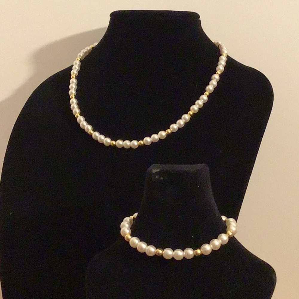 Faux Pearl necklace and bracelet